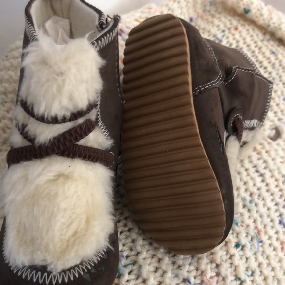 Baby girl moccasins - Picture 2 of 3